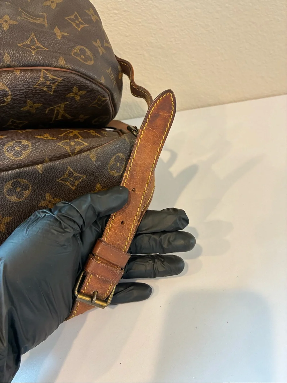 Louis Vuitton Monogram Canvas Messenger Bag in Brown